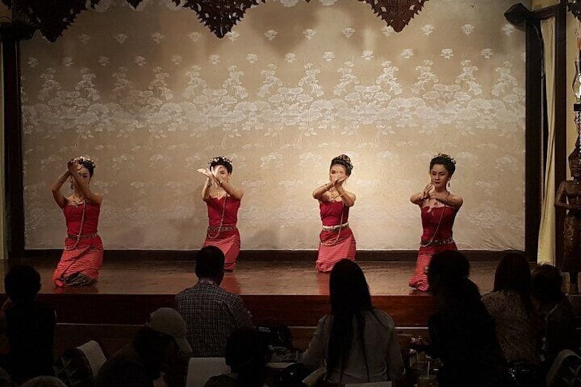 Traditional Lanna Show at Old Chiangmai Cultural Center