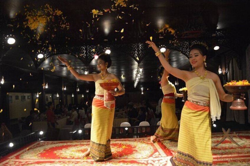 Traditional Lanna Show at Old Chiangmai Cultural Center