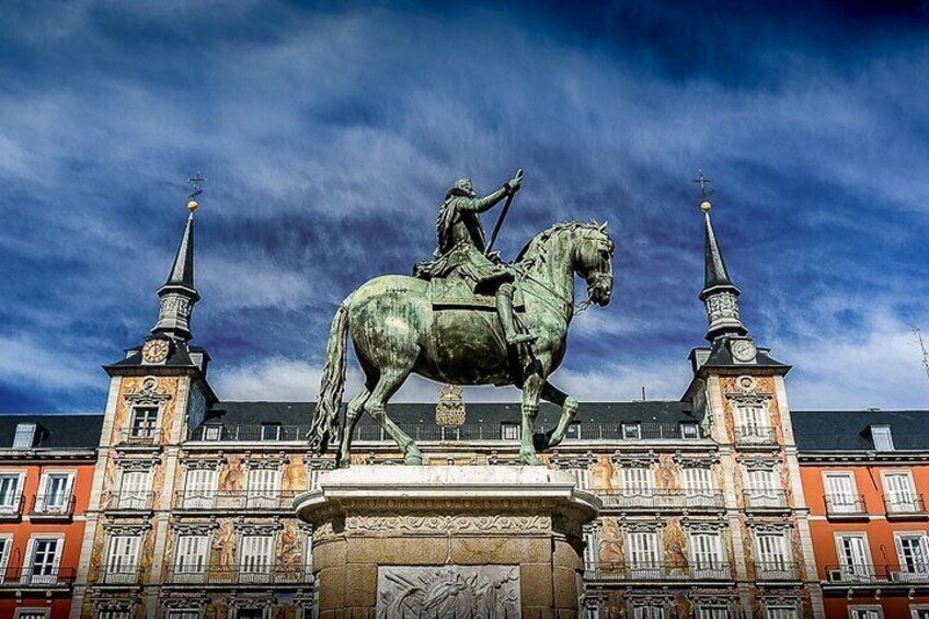 Madrid: Old City Exclusive Walking Tour with an official guide