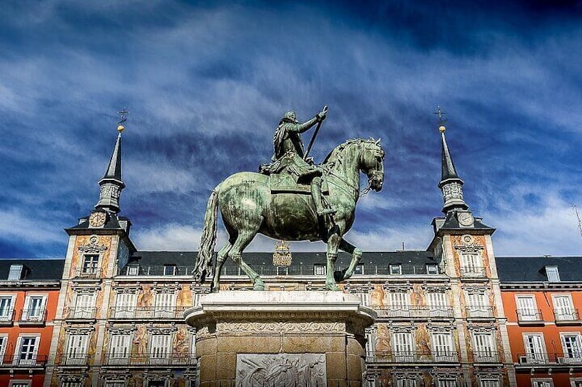 Madrid: Old City Exclusive Walking Tour with an official guide