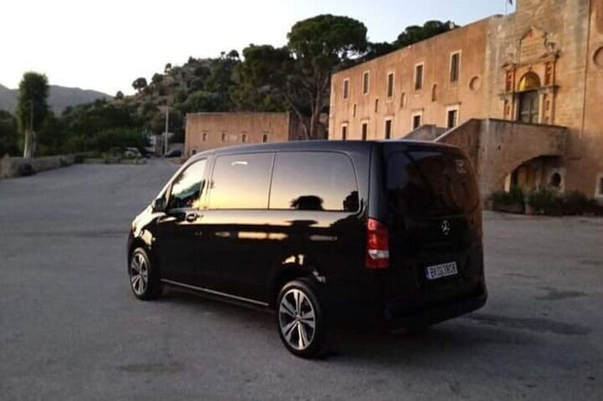 Souda Port-Bay to Chania City Private Tour with Transfer