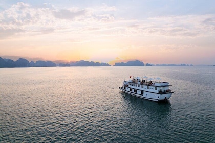 3 nights Explore Bai Tu Long Bay with Private Cruise