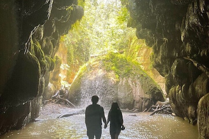 Utforskning av grottor och vattenfall: Charco Azul Canyon, Puerto Rico