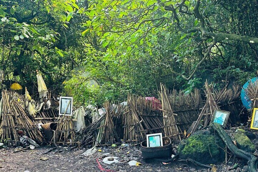 called Encak Saji or bamboo cage where the bodies were placed