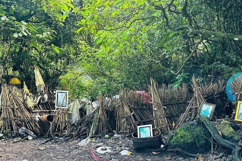 called Encak Saji or bamboo cage where the bodies were placed