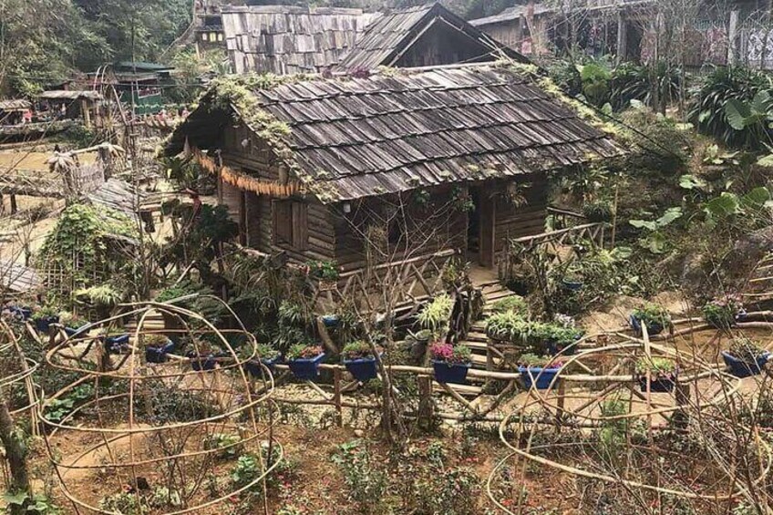 Half-day Cat Cat Village Tour from Sapa: Guided + ticket