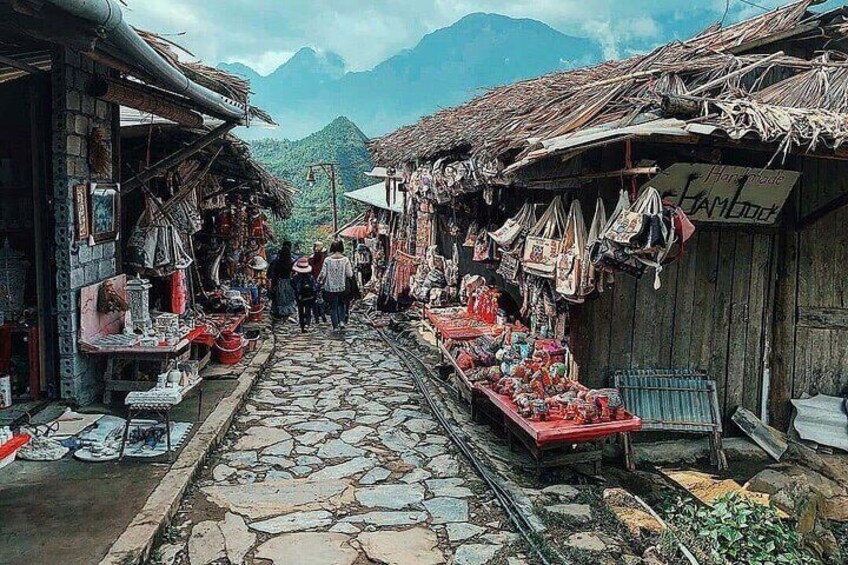 Half-day Cat Cat Village Tour from Sapa: Guided + ticket