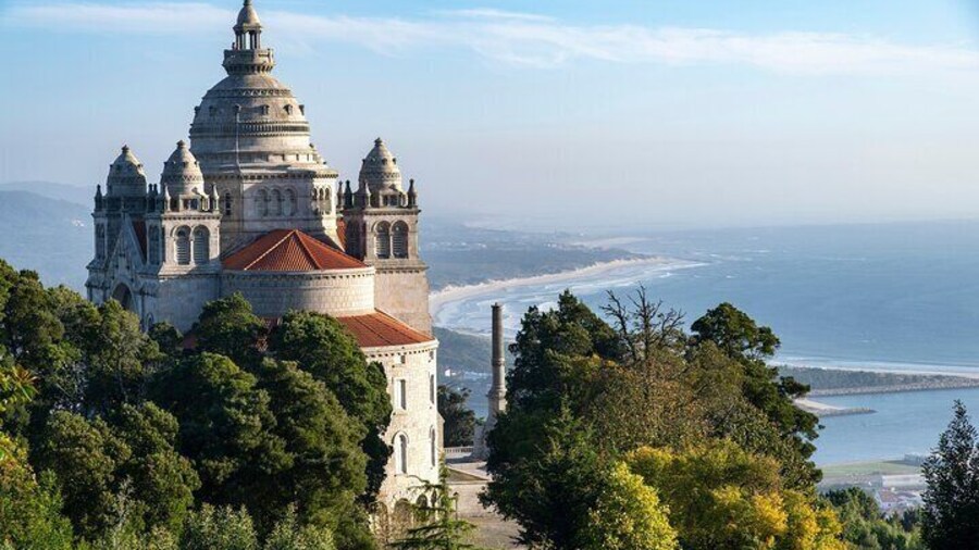 From Porto: Viana do Castelo Braga and Guimarães Day Tour