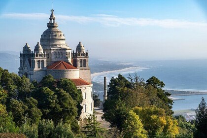 From Porto: Viana do Castelo Braga and Guimarães Day Tour