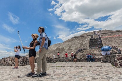 Tagesausflug zu den Pyramiden von Teotihuacan, dem Guadalupe-Schrein und Mi...