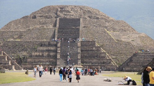 Day Trip to the Pyramids of Teotihuacan, Guadalupe Shrine and Lunch