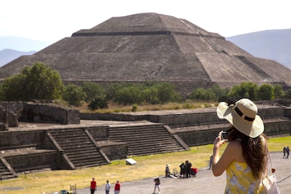 Tagesausflug zu den Pyramiden von Teotihuacan, dem Guadalupe-Schrein und Mi...