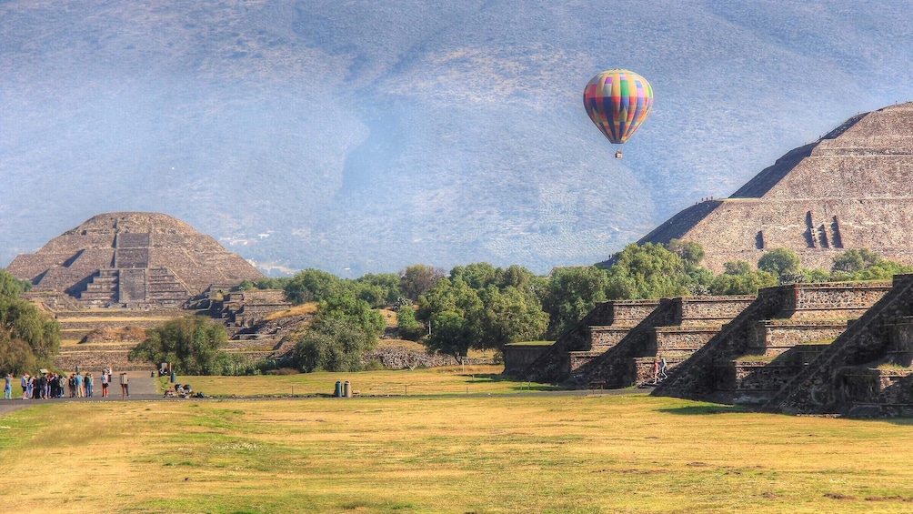 Turitour Pyramids of Teotihuacán and Guadalupe Shrine