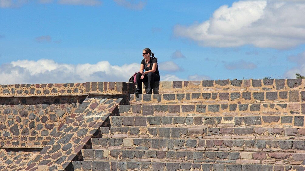 Turitour Pyramids of Teotihuacán and Guadalupe Shrine