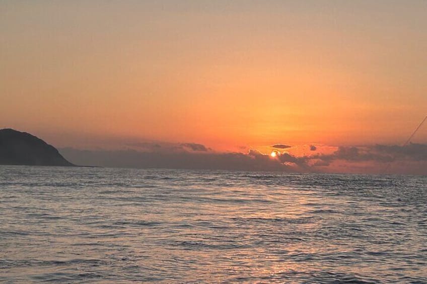 Sunset Cruise in the North Shore of Oahu on Finnatic