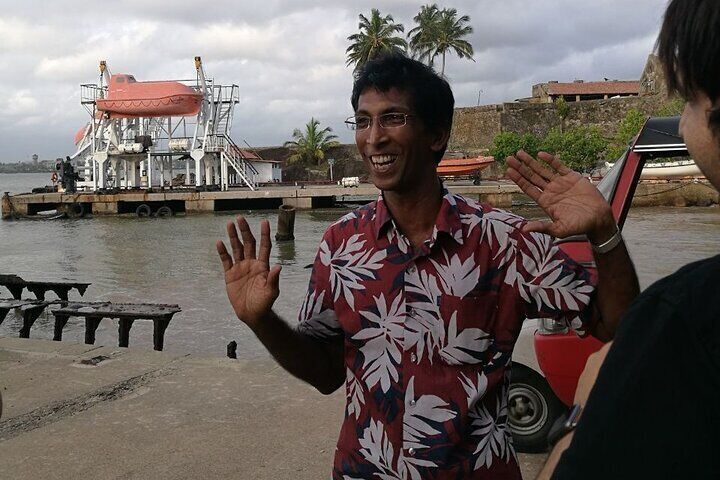 While I am clarifying how this location was a turning point in the Sri Lankan history....the ancient Galle harbour with the 'Black Fort' is in the background.