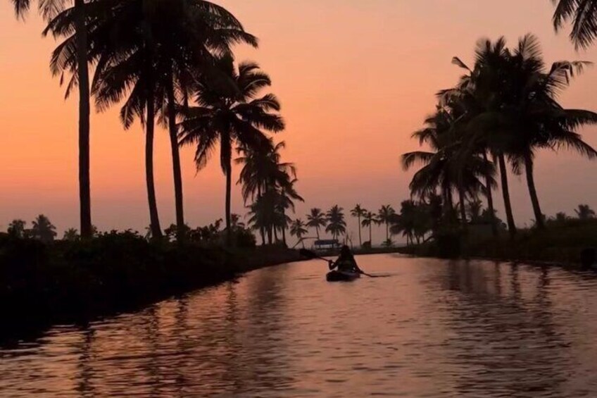 Kochi Kayaking Tour: Sunrise, Sunset & Floating Experience