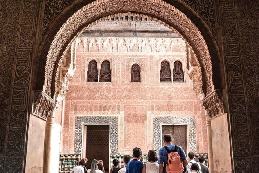 Alhambra Entry Ticket – Explore at Your Own Pace
Secure your Alhambra entry ticket and enjoy a self-guided tour with an audioguide. No groups, no fixed schedules—just you and Spain’s most famous palac