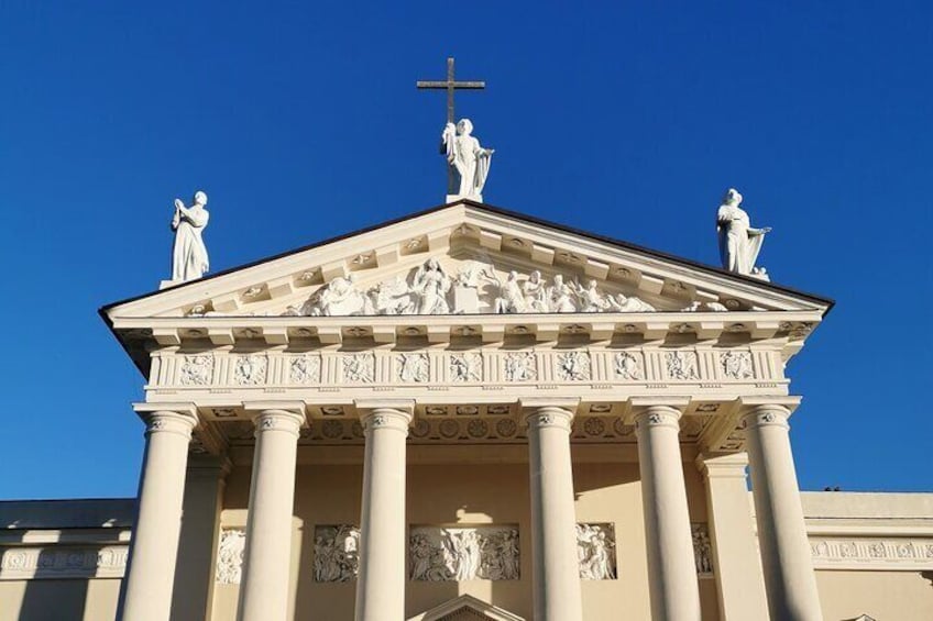 Cathedral Crypts and Medieval History Tour