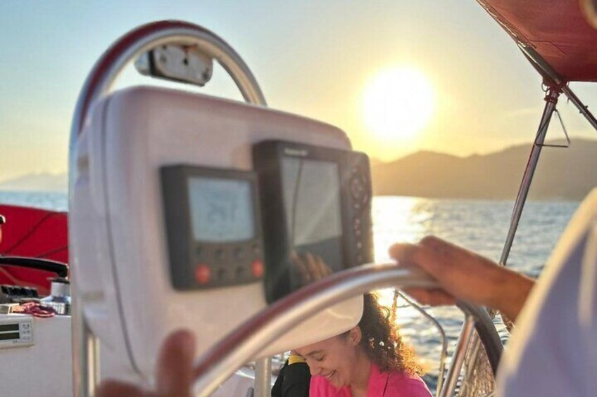 Private sailing tour with aperitif in Barcelona