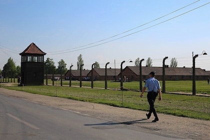 Krakow: Auschwitz Birkenau Museum With Private Transport