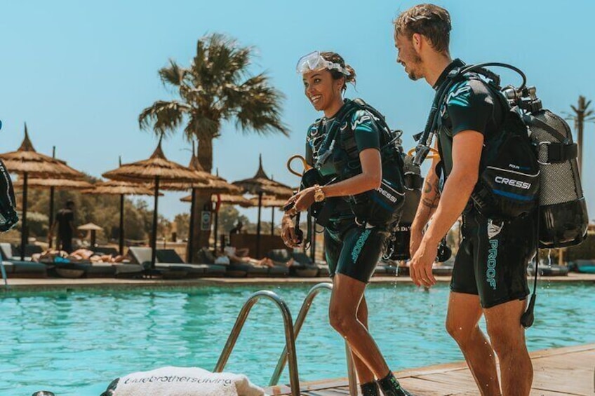 Perfecting Techniques: Pool Session for New Divers