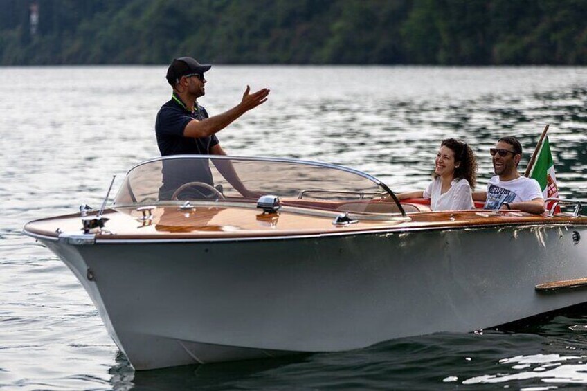 Elegance on the Waters Vintage Boat Tour from Bellagio