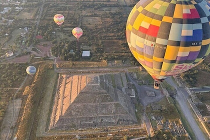 Private Balloon Flight over Teotihuacan plus Breakfast and Entry