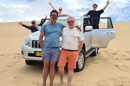 Sandwich Harbour 4x4 Adventure : Donde el desierto de Namib se encuentra co...