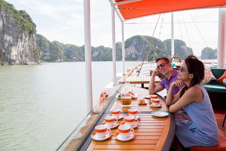 Ha Long Bay Day Tour with Lunch, Kayak, Cave explore
