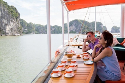 Ha Long Bay Day Tour with Lunch, 凱雅克, 洞穴探索