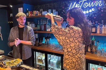 Cocktail Workshop in a Stylish Bar Lounge in Nice Old Town