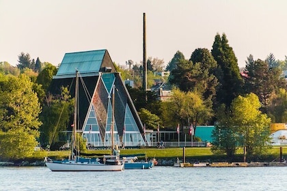 Vancouver City Private Walking Tour with Seal Boat Tour
