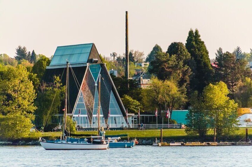 Vancouver City Private Walking Tour with Seal Boat Tour 
