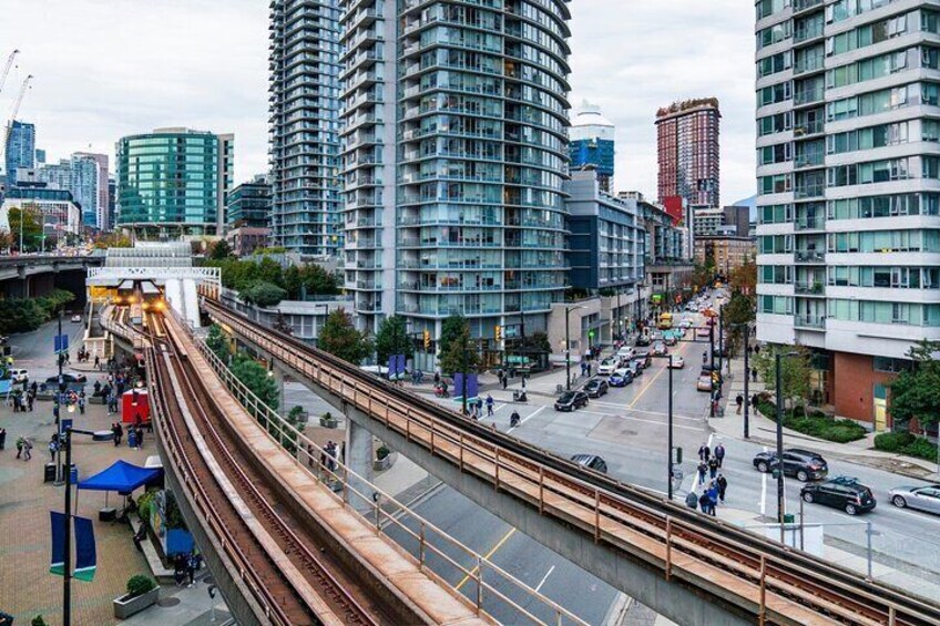 Vancouver City Private Walking Tour with Seal Boat Tour 