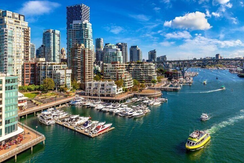 Vancouver City Private Walking Tour with Seal Boat Tour 