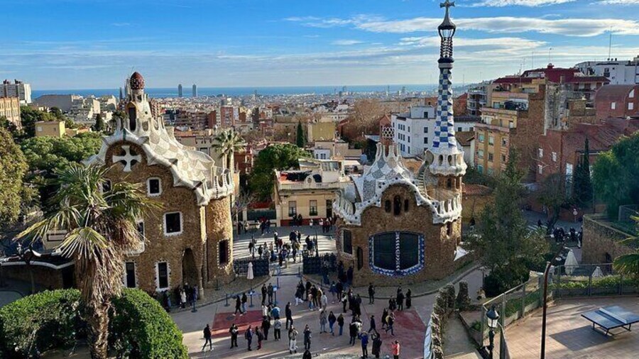 Exclusive Park Guell Guided Tour with Fast Track Access
