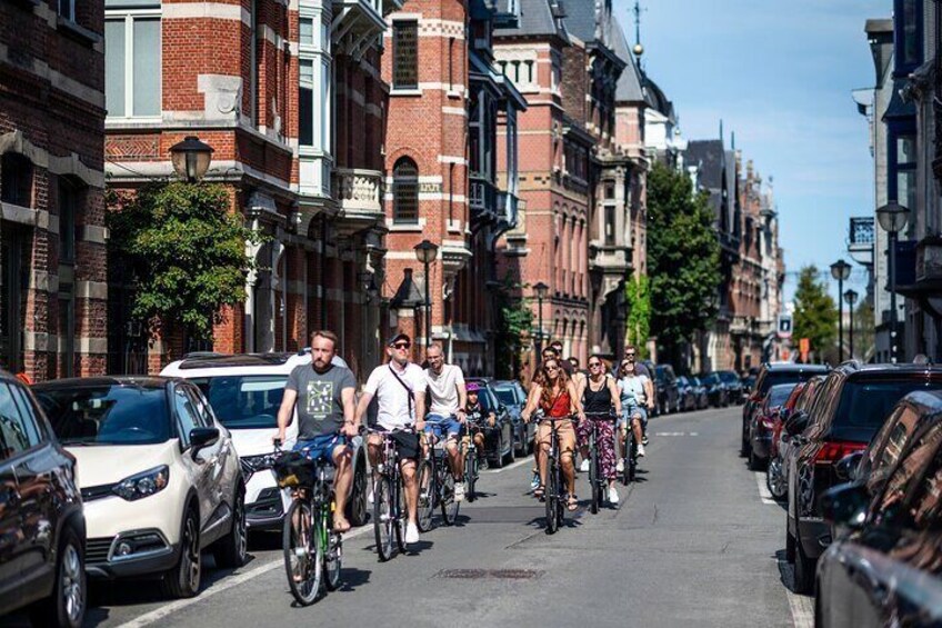 3-hour bike ride through Antwerp (NL)