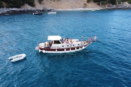 Private Guided Day in the Cinque Terre with Buffet