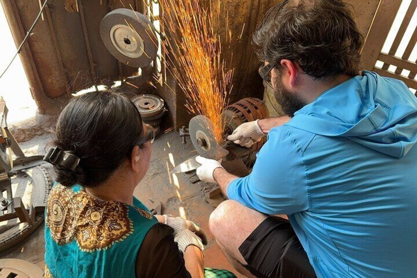 Hanoi Knife-Making Class:Join the Legacy in Blacksmith's Workshop