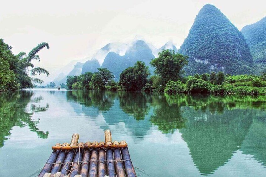 1-Day Guilin Tour to Reed Flute Cave, Bamboo Boat and Night Show