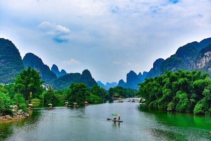 1-Day Guilin Tour to Reed Flute Cave, Bamboo Boat and Night Show