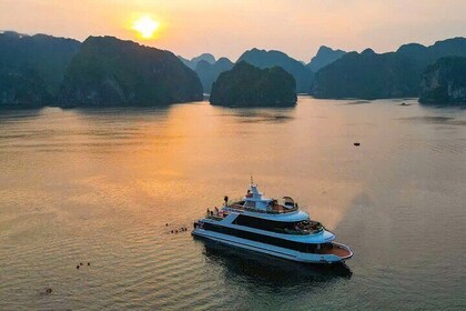 Magical Lan Ha Bay Sunset Tour on Luxury Cruise from Cat Ba