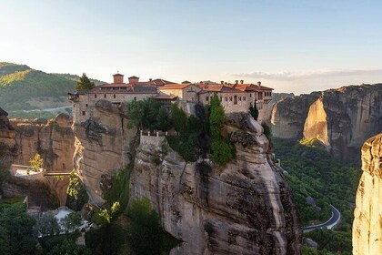 "Verken Delphi en Meteora - 2 daagse privétour vanuit Athene"