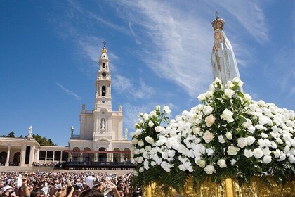 Lisbon Small Group Guided Day Tour to Fatima Nazare and Obidos
