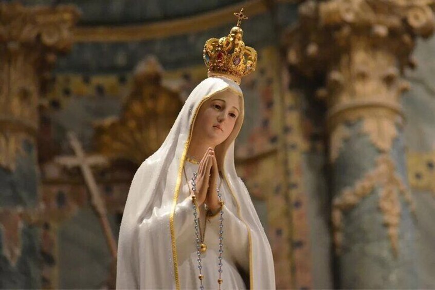 Lisbon Small Group Guided Day Tour to Fatima Nazare and Obidos