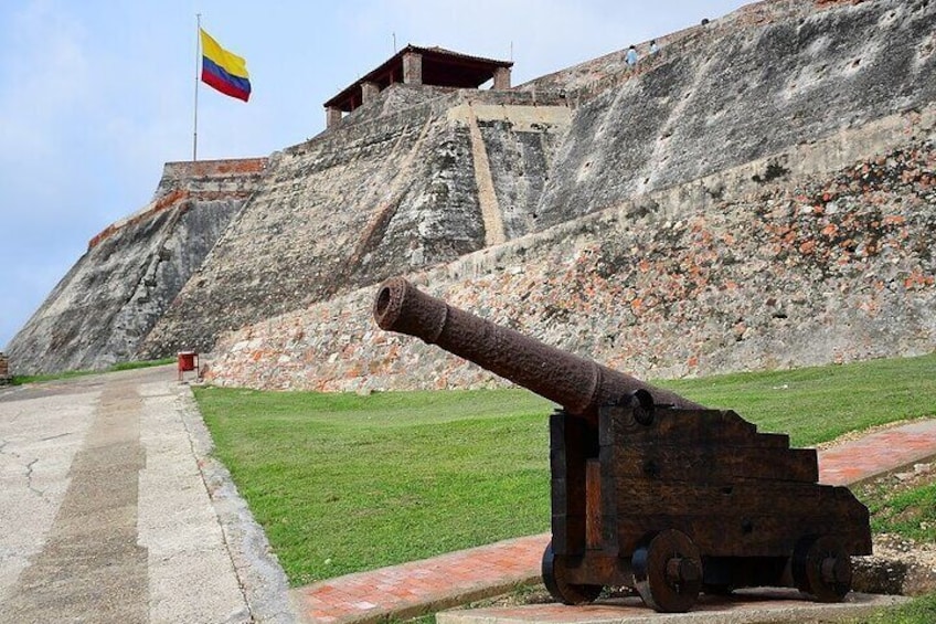 Our The Charm of the Sun tour touches on the spectacular beauty of San Felipe Castle. 