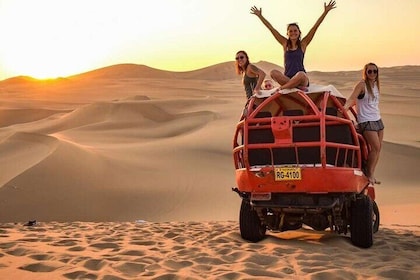 Aventura en Buggy en Huacachina Sandboard y Puesta del Sol en el Desierto