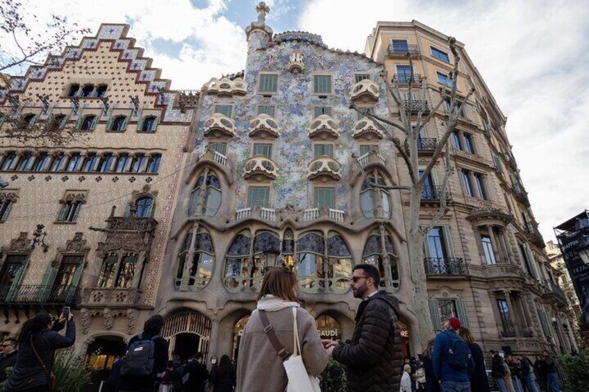  Casa Mila Pedrera Barcelona City Walking Tour