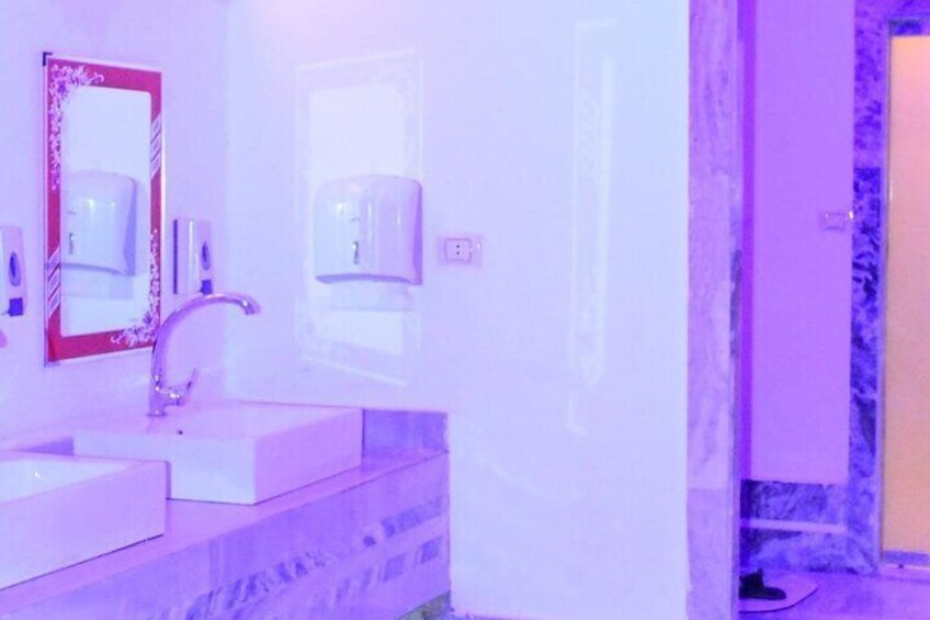 VIP Deluxe Treatment Full Body Massage (1 hour)